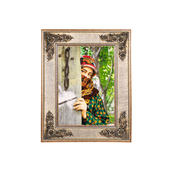 Depicting Face Design, - 81 x 103 cm (0.8343 m2)