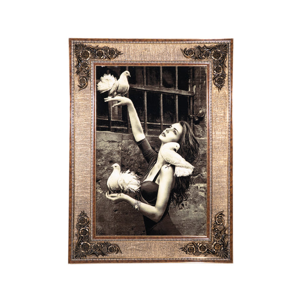 Lady with Doves in Hands - 91 x 124 cm (1.1284 m2)